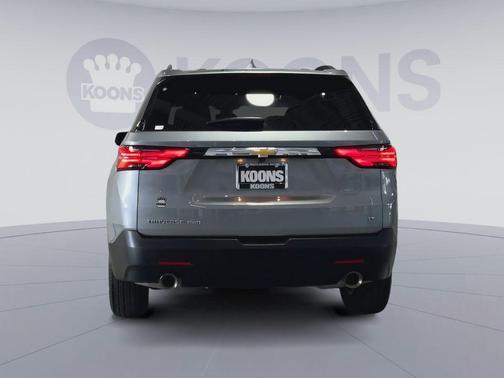 Sterling Gray Metallic 2023 Chevrolet Traverse LT Cloth