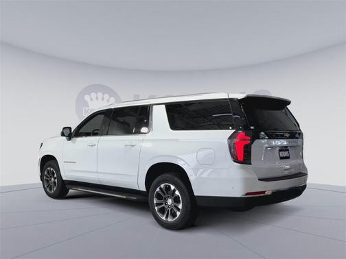 2025 Chevrolet Suburban LT