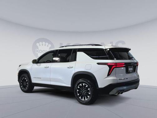Iridescent Pearl Tricoat 2025 Chevrolet Traverse AWD Z71