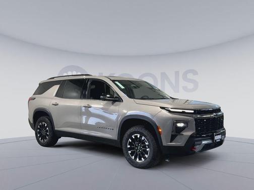 Sandstone Gray 2026 Chevrolet Traverse AWD Z71