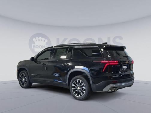 Mosaic Black Metallic 2026 Chevrolet Traverse LT