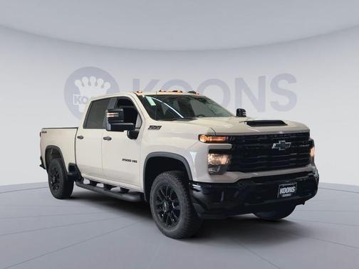 White Sands 2026 Chevrolet Silverado 2500 Custom