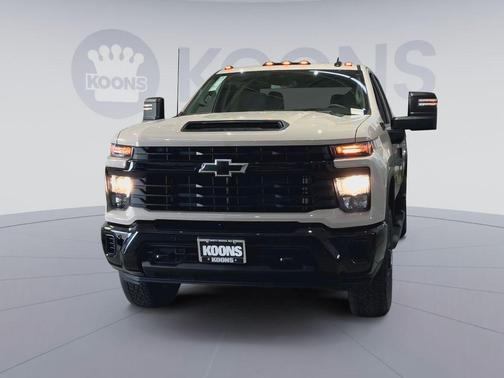 White Sands 2026 Chevrolet Silverado 2500 Custom