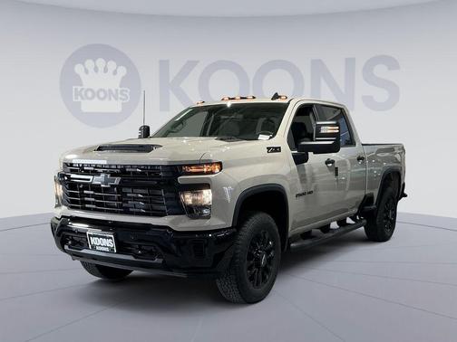 White Sands 2026 Chevrolet Silverado 2500 Custom