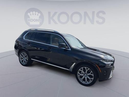 Black Sapphire Metallic 2024 BMW X7 xDrive40i