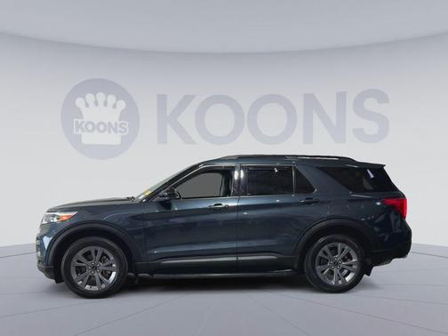Blue Metallic 2022 Ford Explorer XLT