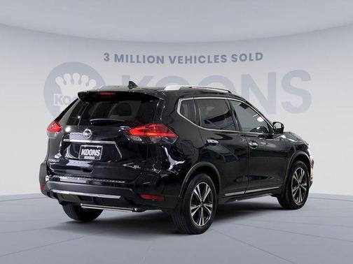 Photo 5 of 25 of 2017 Nissan Rogue SL