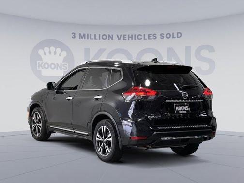 Photo 3 of 25 of 2017 Nissan Rogue SL