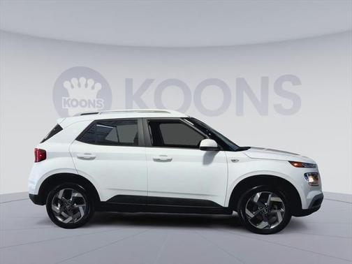 2022 Hyundai VENUE SEL