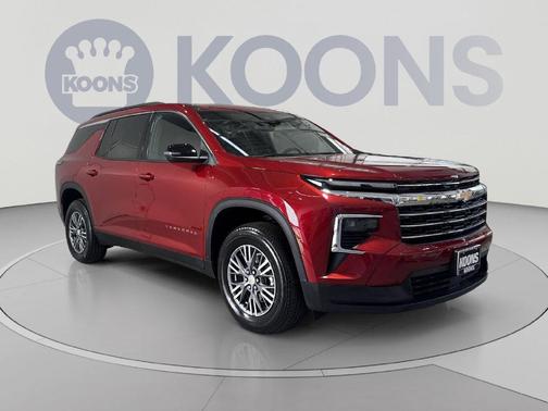 Radiant Red Tintcoat 2026 Chevrolet Traverse LT