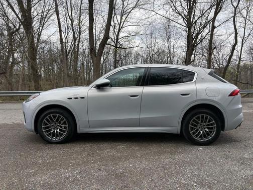 Silver 2024 Maserati Grecale GT