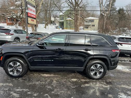 2022 Jeep Grand Cherokee 4xe Base