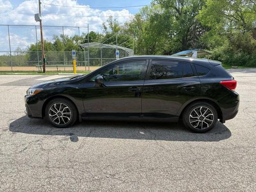 Black 2018 Subaru Impreza 2.0i