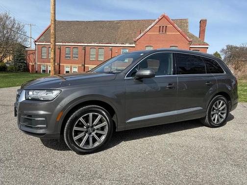 Gray 2019 Audi Q7 45 Premium Plus