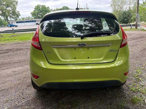 Green 2011 Ford Fiesta SES Hatchback