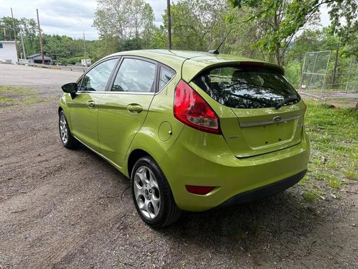 Green 2011 Ford Fiesta SES Hatchback