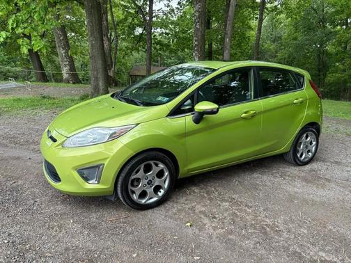 Green 2011 Ford Fiesta SES Hatchback