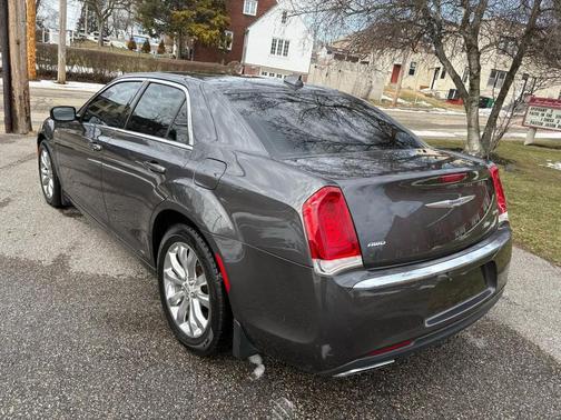 2016 Chrysler 300 Limited