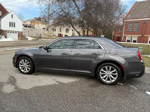 2016 Chrysler 300 Limited
