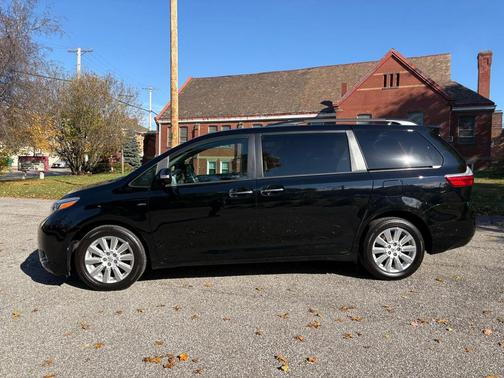 2017 Toyota Sienna XLE