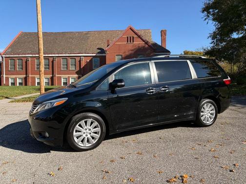 2017 Toyota Sienna XLE
