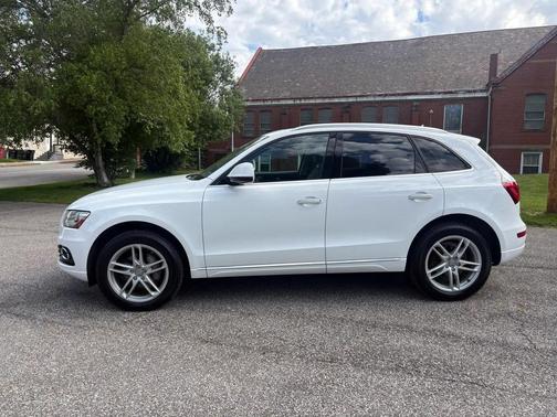 White 2017 Audi Q5 2.0T Premium Plus