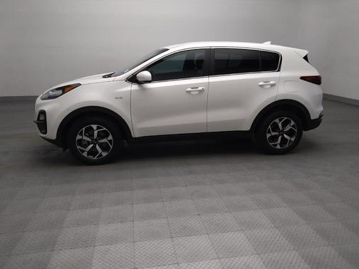 Snow White Pearl 2022 Kia Sportage LX