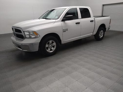 Bright White Clearcoat 2022 RAM 1500 Classic SLT