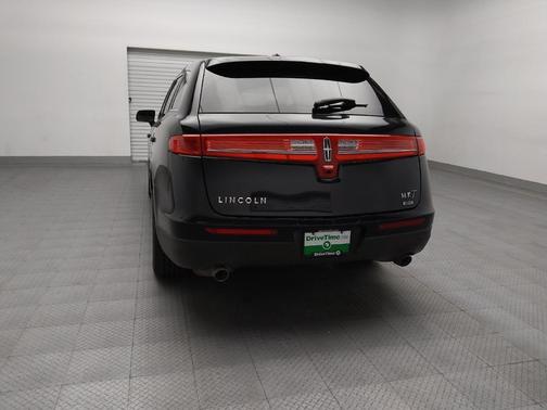 2015 Lincoln MKT Livery