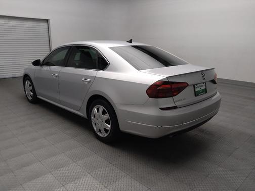 2018 Volkswagen Passat 2.0T SE