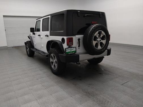 Bright White Clearcoat 2017 Jeep Wrangler Unlimited Sahara