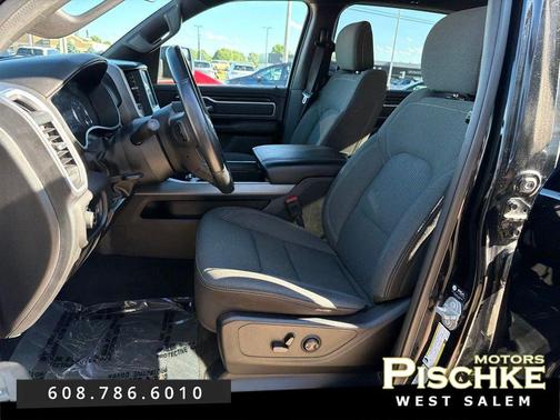 Diamond Black Crystal Pearlcoat 2023 RAM 1500 Big Horn/Lone Star