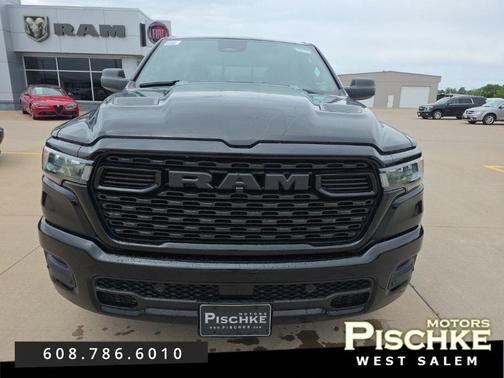 Diamond Black Crystal Pearlcoat 2026 RAM 1500 Express