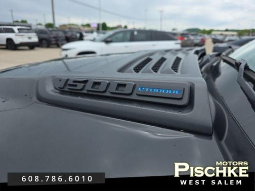 Diamond Black Crystal Pearlcoat 2026 RAM 1500 Express