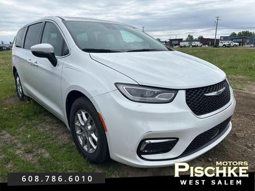 Bright White Clearcoat 2023 Chrysler Pacifica Touring L