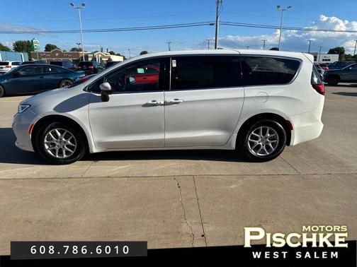 Bright White Clearcoat 2023 Chrysler Pacifica Touring L