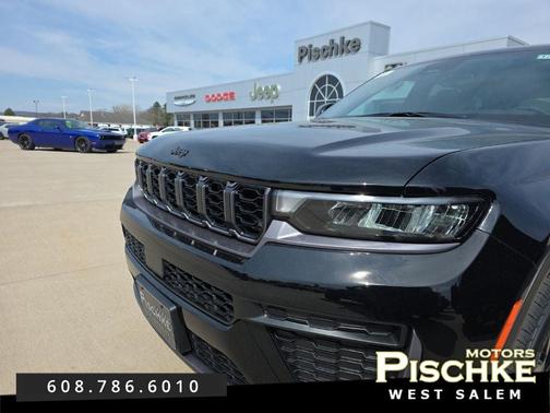 Diamond Black Crystal Pearlcoat 2026 Jeep Grand Cherokee Altitude