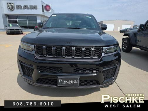 Diamond Black Crystal Pearlcoat 2026 Jeep Grand Cherokee Altitude