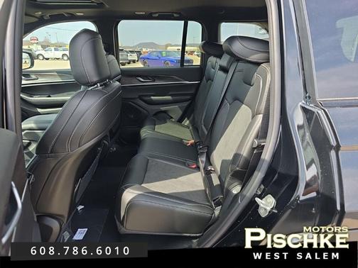 Diamond Black Crystal Pearlcoat 2026 Jeep Grand Cherokee Altitude