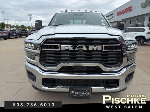 Bright White Clearcoat 2025 RAM 2500 Big Horn Crew Cab 4x4 6'4' Box