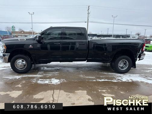 2023 RAM 3500 Tradesman Crew Cab 4x4 8' Box
