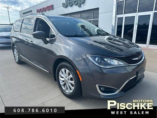 Granite Crystal Metallic Clearcoat 2017 Chrysler Pacifica Touring-L