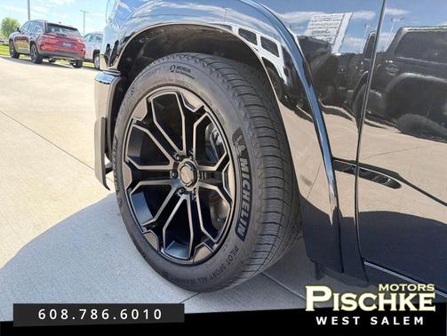 Diamond Black Crystal Pearl-Coat Exterior Paint 2026 RAM 1500 Big Horn/Lone Star