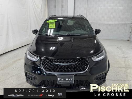 2025 Chrysler Pacifica L