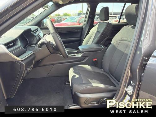 Baltic Gray Metallic Clearcoat 2025 Jeep Grand Cherokee Laredo