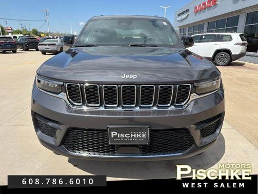 Baltic Gray Metallic Clearcoat 2025 Jeep Grand Cherokee Laredo