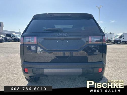 diamond black crystal pearlcoat 2026 Jeep Cherokee Overland