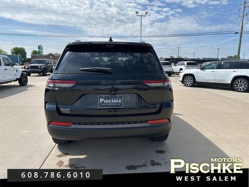 Diamond Black Crystal Pearlcoat 2026 Jeep Grand Cherokee 85th Anniversary Edition