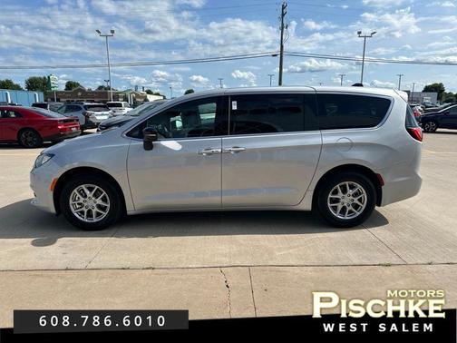 Silver Mist Clearcoat 2026 Chrysler Voyager LX