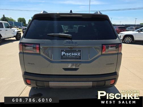 Sting-Gray Clearcoat 2026 Jeep Cherokee Laredo 4x4